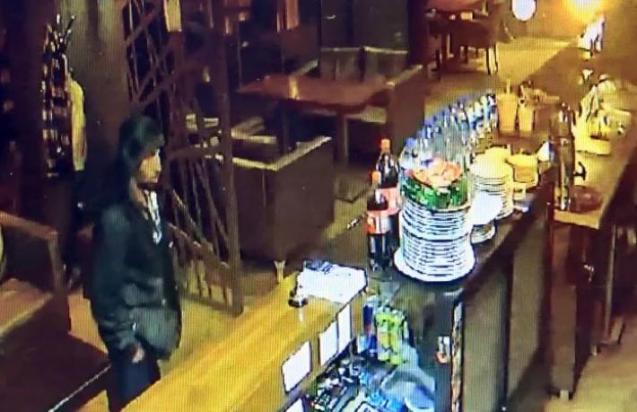 Görevli koltukta uyurken hırsız oteli soydu