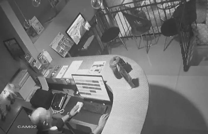 Resepsiyonist otelin misafirini dolandırıp kayıplara karıştı