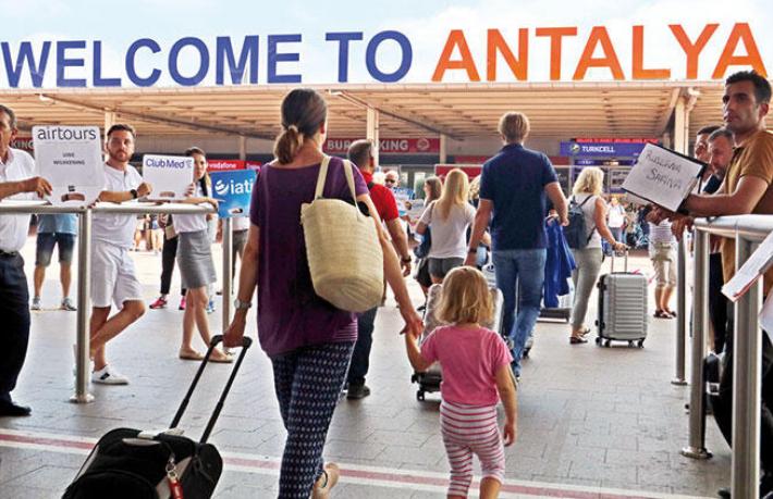 75 bin 563 uçakla, 12 milyon 459 bin 107 turist geldi... Antalya'ya turist akını devam ediyor