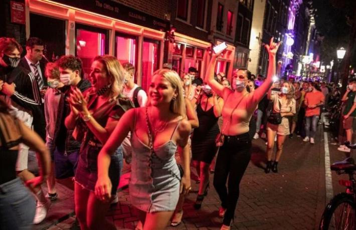 Amsterdam'da olumsuz turistik faaliyetlere karşı sıkı tedbir