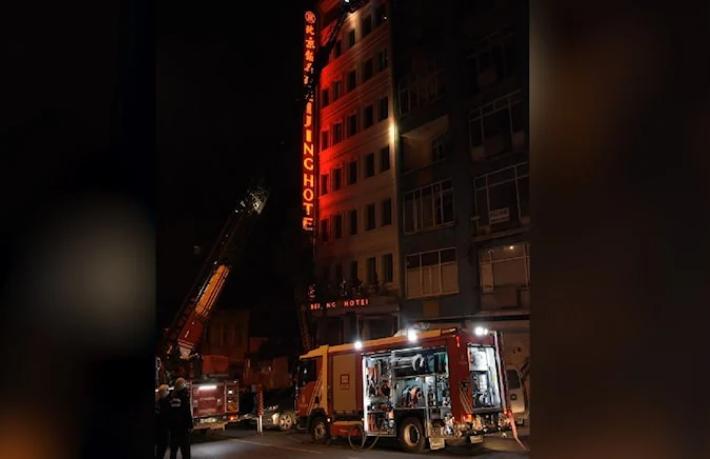 İstanbul’da 8 katlı otelde korkutan yangın