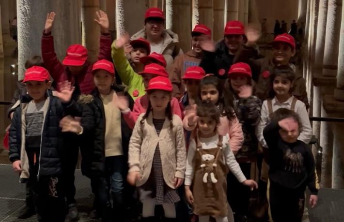Çocuklar Jolly ile Yerebatan Sarnıcı'nı gezdi