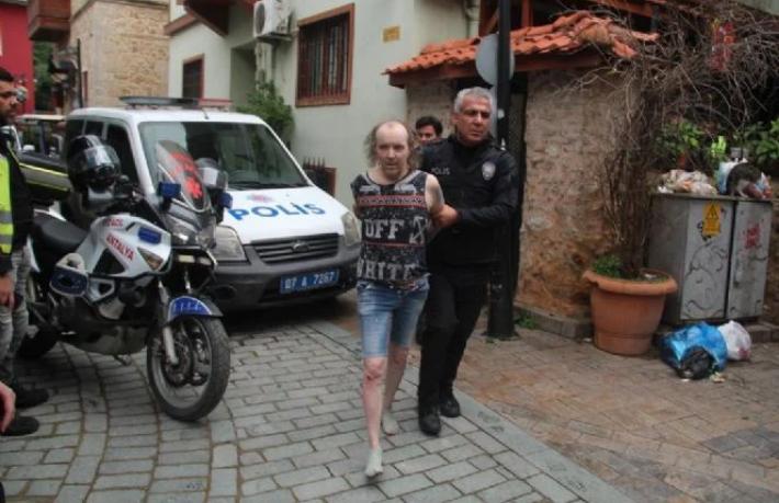 2.5 yıldır otel odasından çıkmayan turist polisleri şoke etti