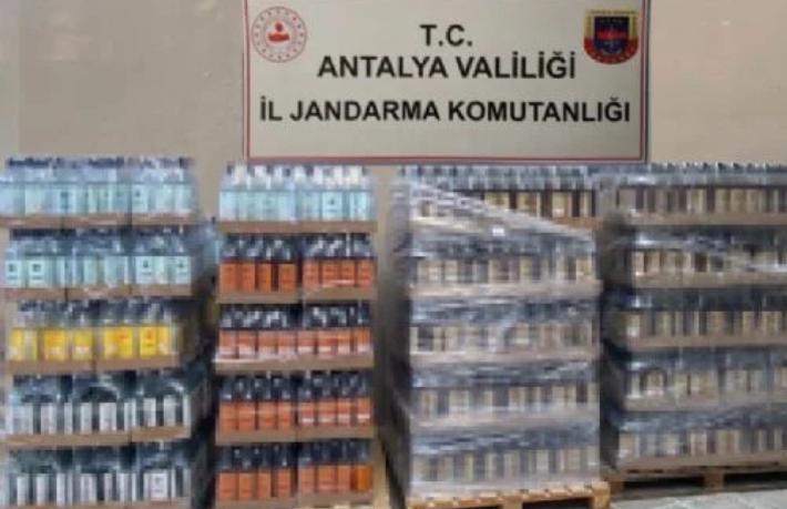 Otelin deposunda 2 bin 265 şişe kaçak içki ele geçirildi