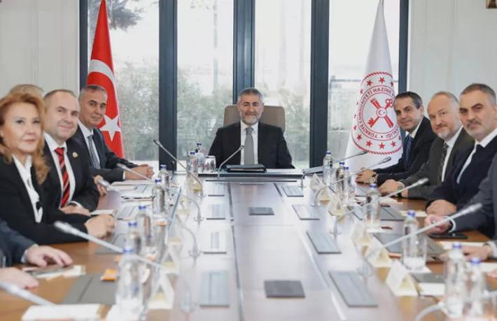 Bakan Nebati, TÜROFED'le bir araya geldi