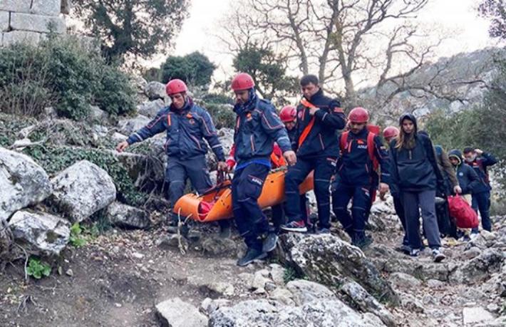 İkinci düşme vakası… Antik kentin surlarından düşen turistin ayağı kırıldı