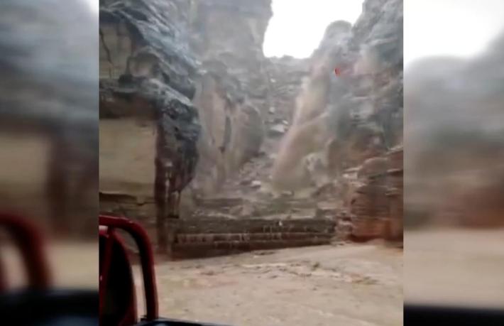 Antik kenti sel bastı, turistler mahsur kaldı