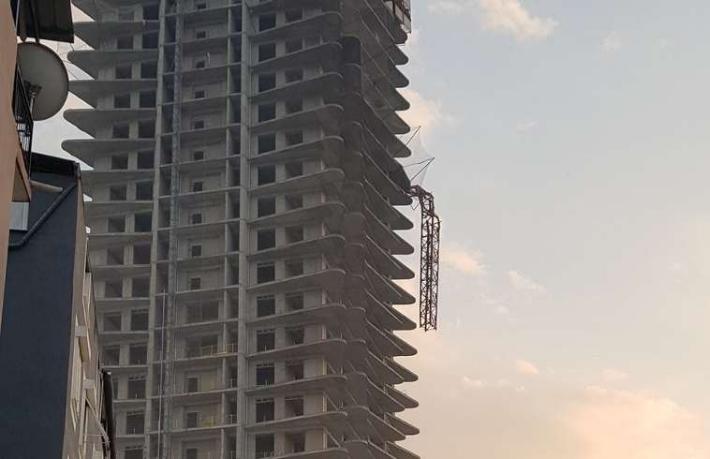 İzmir'de otel inşaatında vinç devrildi... 5 kişi hayatını kaybetti