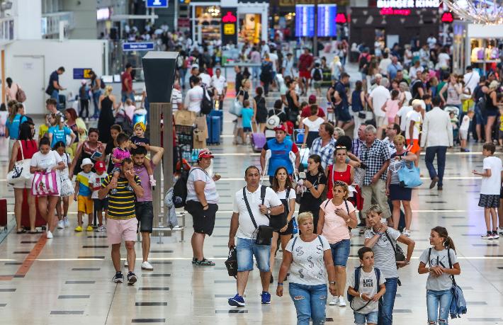 Antalya 2023'e hızlı başladı... Bir günde 9 bin turist