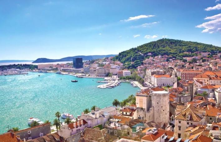 Ünlü tatil merkezinde bikini ve mayo ile gezmek yasaklandı