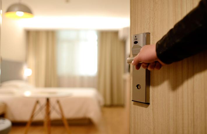 Oteller kapılarını depremzedelere açtı