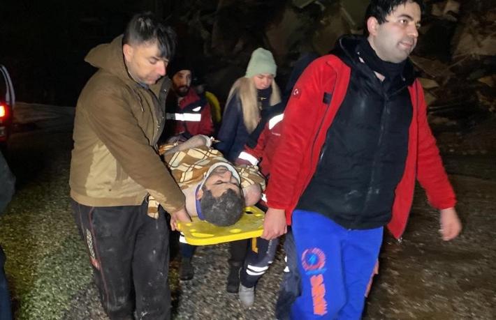 Otel enkazından 16 saat sonra kurtarıldı