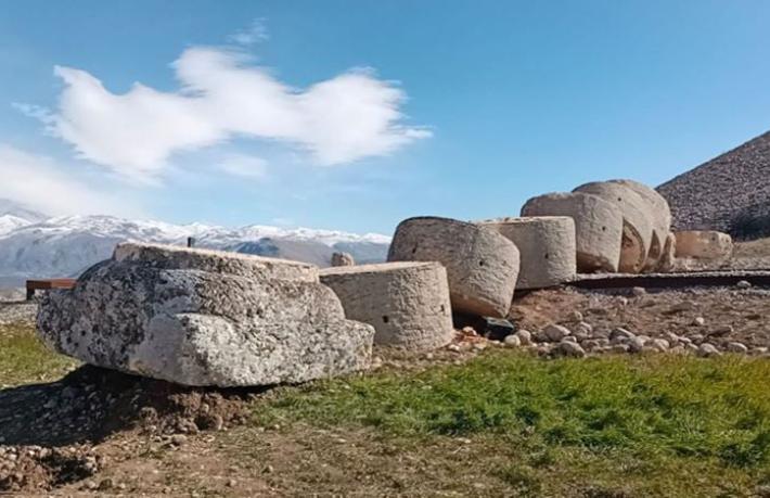Karakuş Tümülüsü’nün 'Tokalaşma' sütunları da yıkıldı