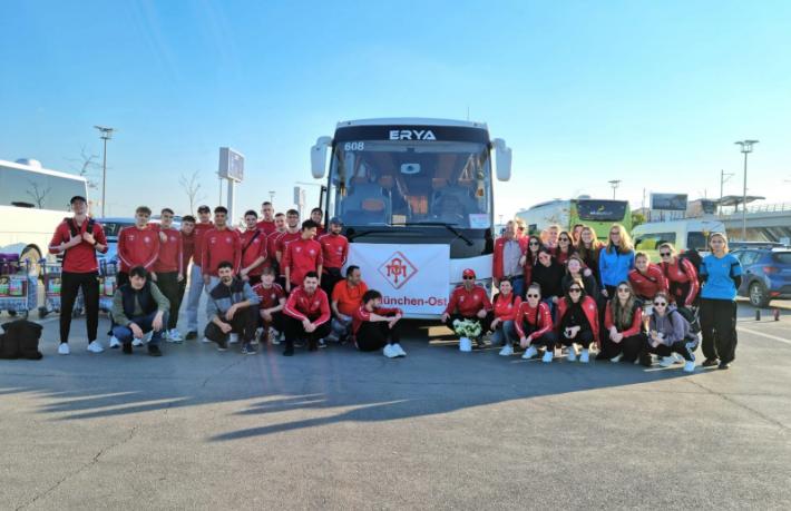 Antalya’ya kampa gelen Alman futbol takımı, depremzedeleri unutmadı