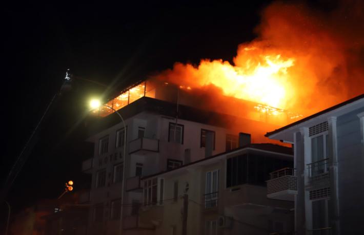 6 katlı otelde korkutan yangın