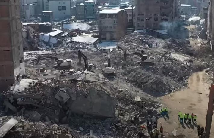 Depremde yıkılan otelin sahibi tutuklandı
