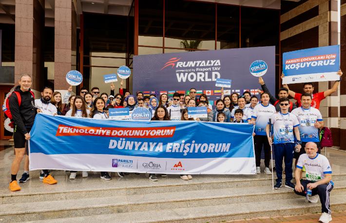 Gloria Hotels & Resorts, çalışanları Runtalya'da Parıltı Derneği için koştu