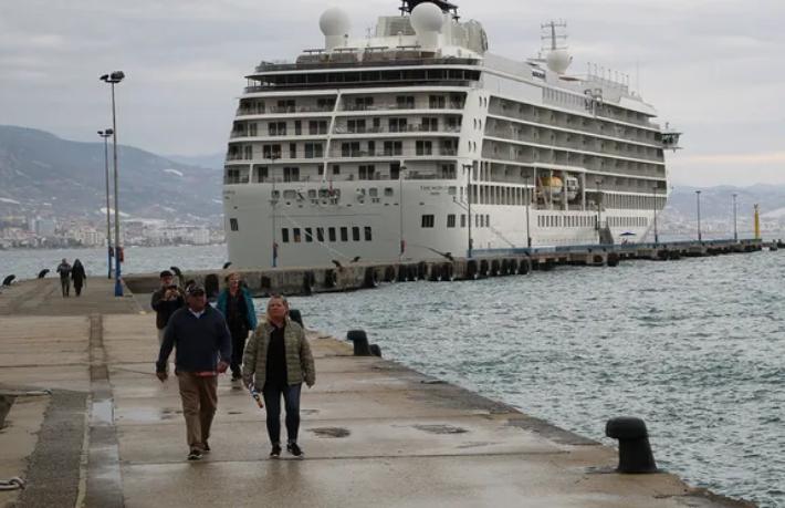 Alanya'ya yılın ilk kruvaziyeri geldi