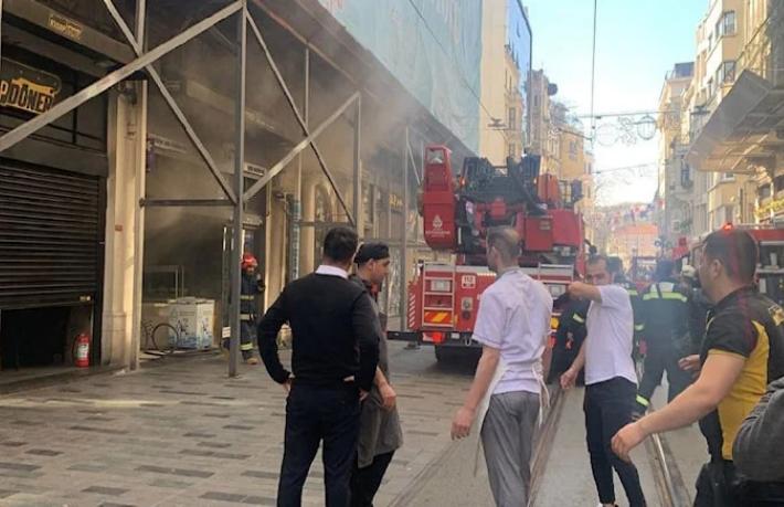 İstiklal Caddesi’nde yangın... Restorandan kiliseye sıçradı