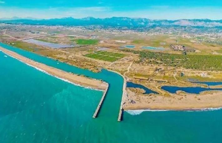 Bakanlık mahkemenin iptal kararına ve itirazlara rağmen otel yapmakta ısrarlı