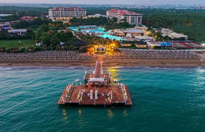 Ela Excellence Resort Belek, çalışanlarının yabancı dil tazminatlarını artırdı