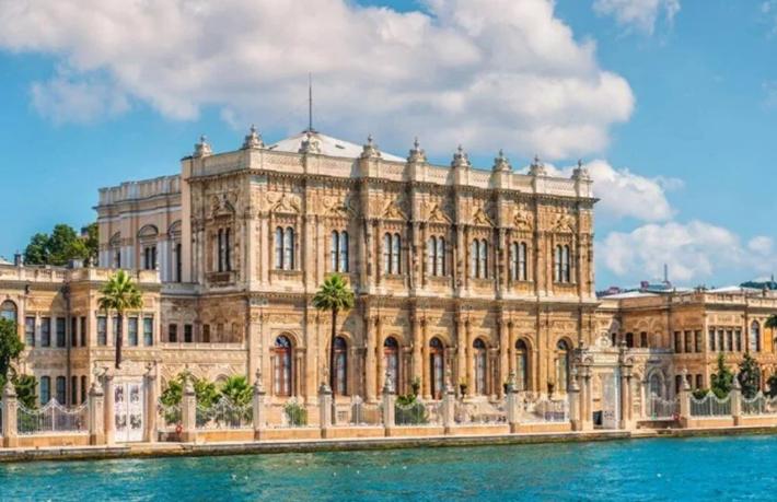 Dolmabahçe Sarayı'nda akıl almaz dolandırıcılık... Gişe görevlilerine hapis