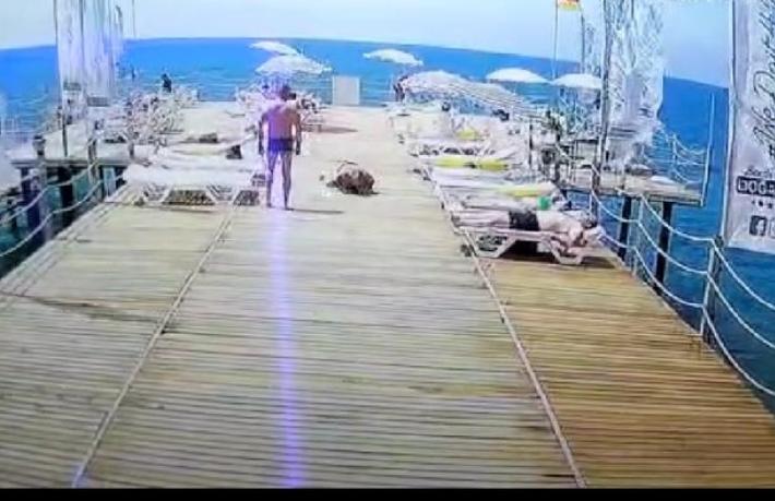 İskelede fenalaşan turist hayatını kaybetti