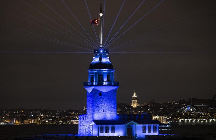 Kız Kulesi, ışık ve lazer şovuyla ziyarete açıldı