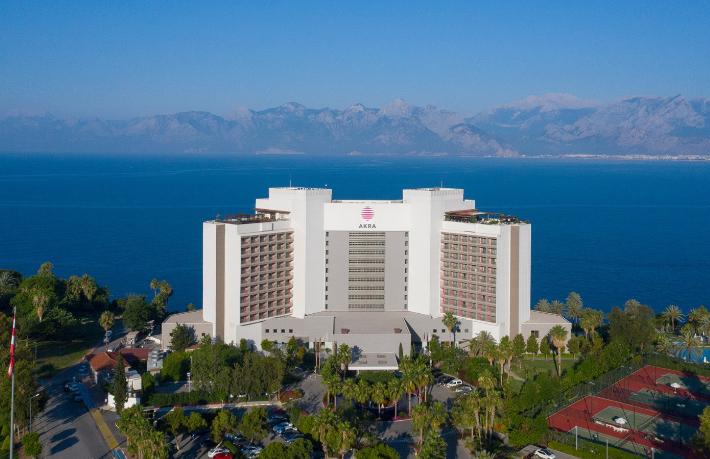 Akra Hotel, eşsiz bir tatil deneyimi yaşatmaya devam ediyor