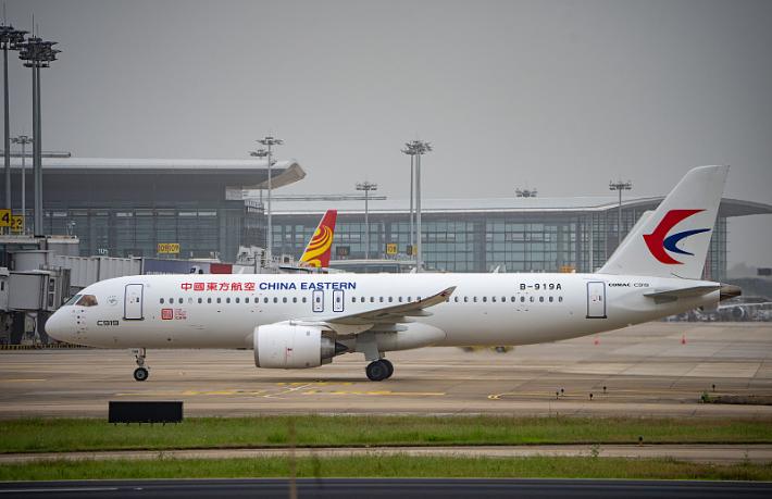 Çin'in dev yolcu uçağı, ilk ticari uçuşunu gerçekleştirecek