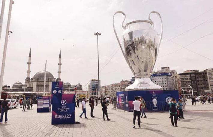 İstanbul’a final dopingi... Otel dolulukları arttı, lüks restoranlarda iğne atsan yere düşmüyor