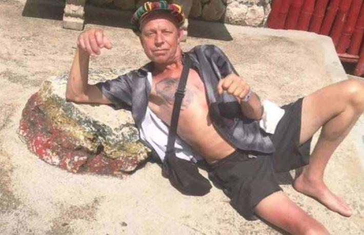 Bardaki tüm alkolleri içen turist hayatını kaybetti