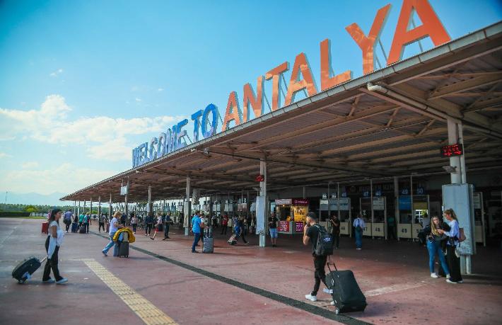Antalya 6 ayda ne kadar turist ağırladı?