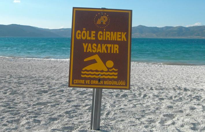 Hayati uyarı... Salda Gölü'ne girmek yasaklanmalı