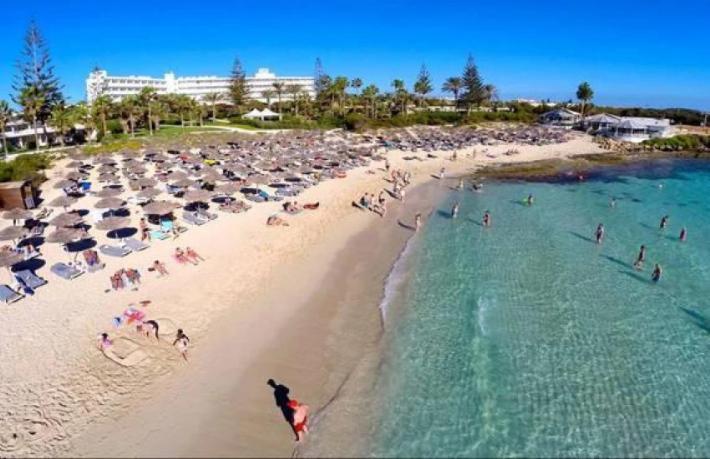 Güney Kıbrıs’ta ilk dört aylık turizm geliri 418 milyon Euro