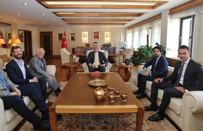 Bakan Ersoy dünyaca ünlü film yapımcısıyla bir araya geldi