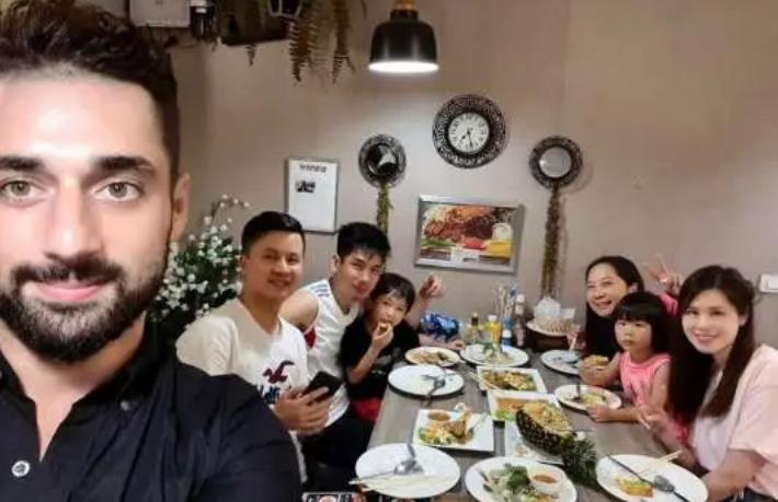 Türk girişimci, tatil için gittiği Phuket’te en ünlü restoranın sahibi oldu