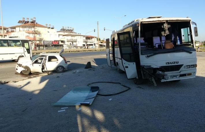 Otel personelini taşıyan araç kaza yaptı: 4 kişi yaralandı