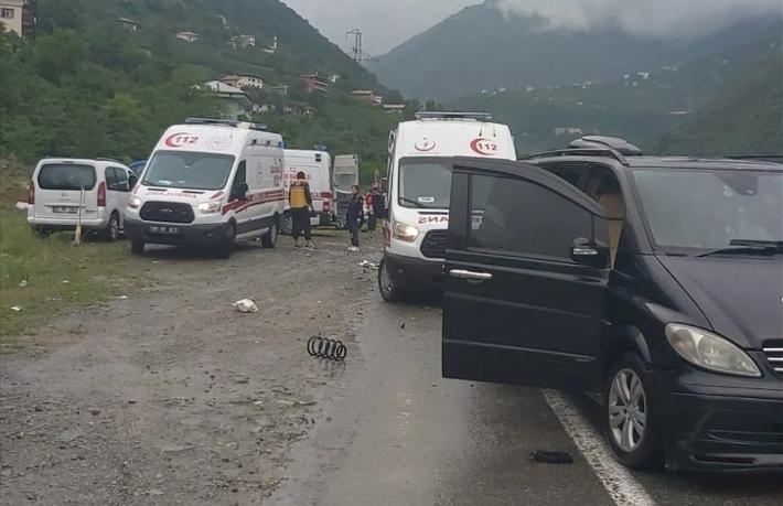 Zincirleme trafik kazası... 3 turist yaralı