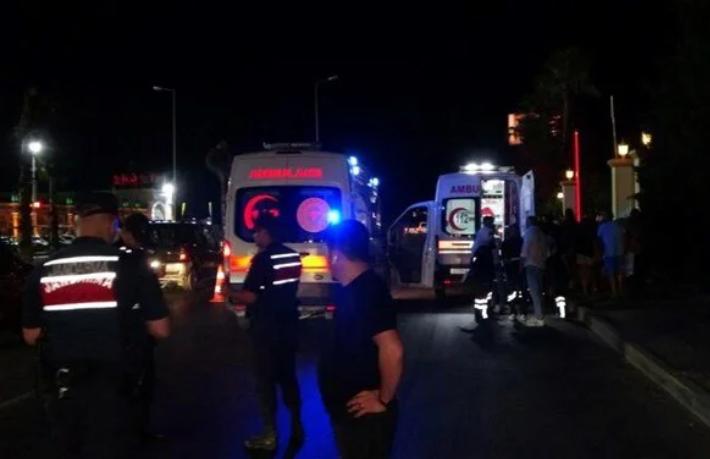 Tur midibüsü turistlerin arasına daldı... 2 turist hayatını kaybetti