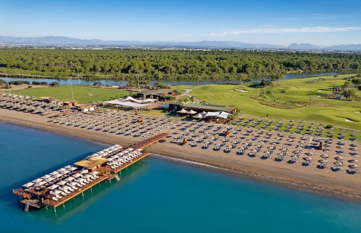 Mavi ve yeşilin eşsiz birlikteliği, keyif ve ayrıcalıklar... Titanic Deluxe Golf Belek’de