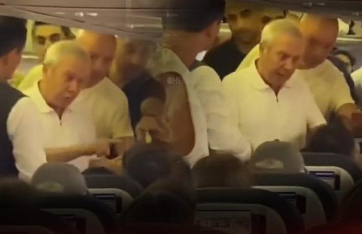 Uçakta kavga çıktı Aziz Yıldırım arada kaldı