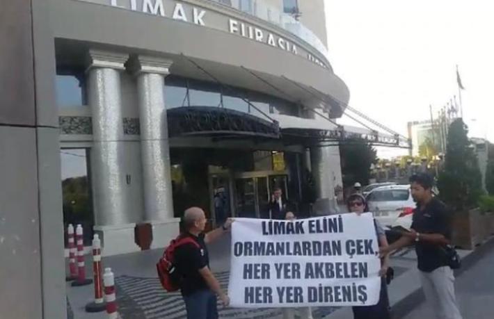 Limak'ın otelinin önünde 'Elini ormanlardan çek' protestosu