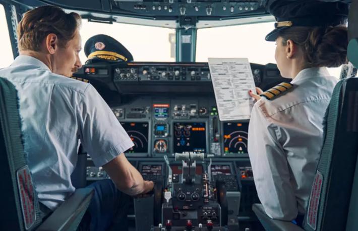 Kokpitte namaz tartışmalarıyla gündeme gelmişti... O pilot havayolu değiştirdi