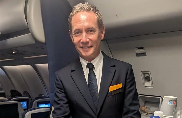 Lufthansa'nın CEO'su kabin memuru oldu