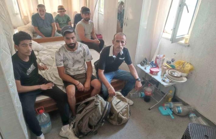 Kapalı olan otelden 16 düzensiz göçmen çıktı... İşletmeci tutuklandı