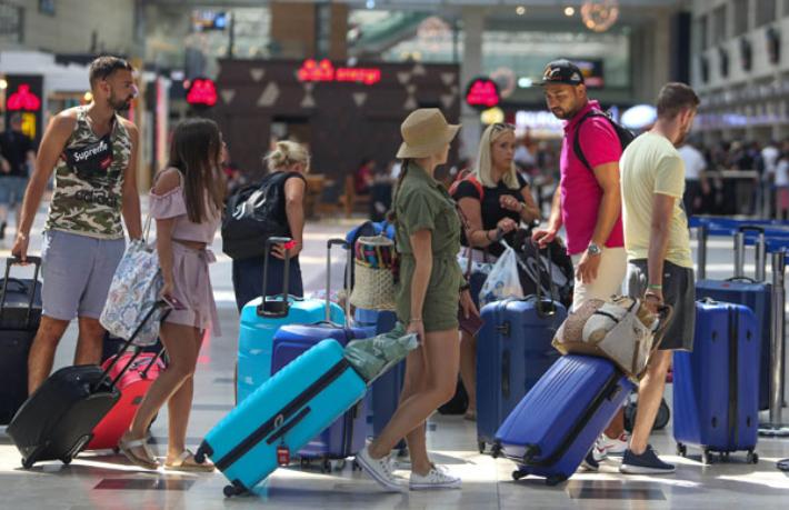 Milas-Bodrum Havalimanı'nda turist yoğunluğu