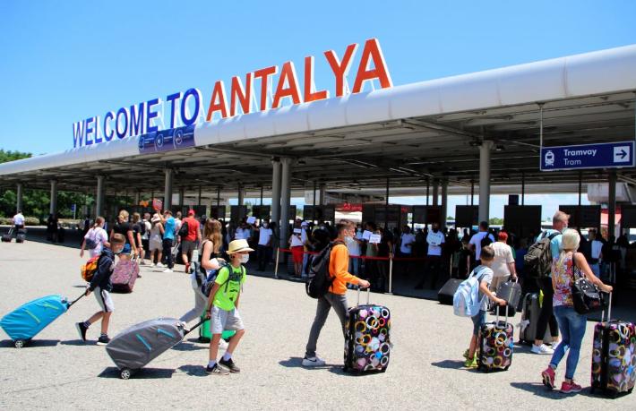 Havada rötarın lideri Antalya Havalimanı