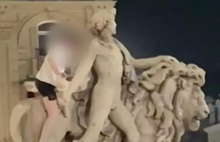 Sarhoş turist 150 Milyon Dolarlık tarihi esere zarar verdi