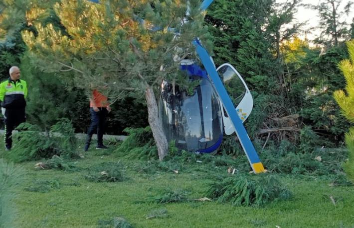 Helikopter otelin bahçesine düştü